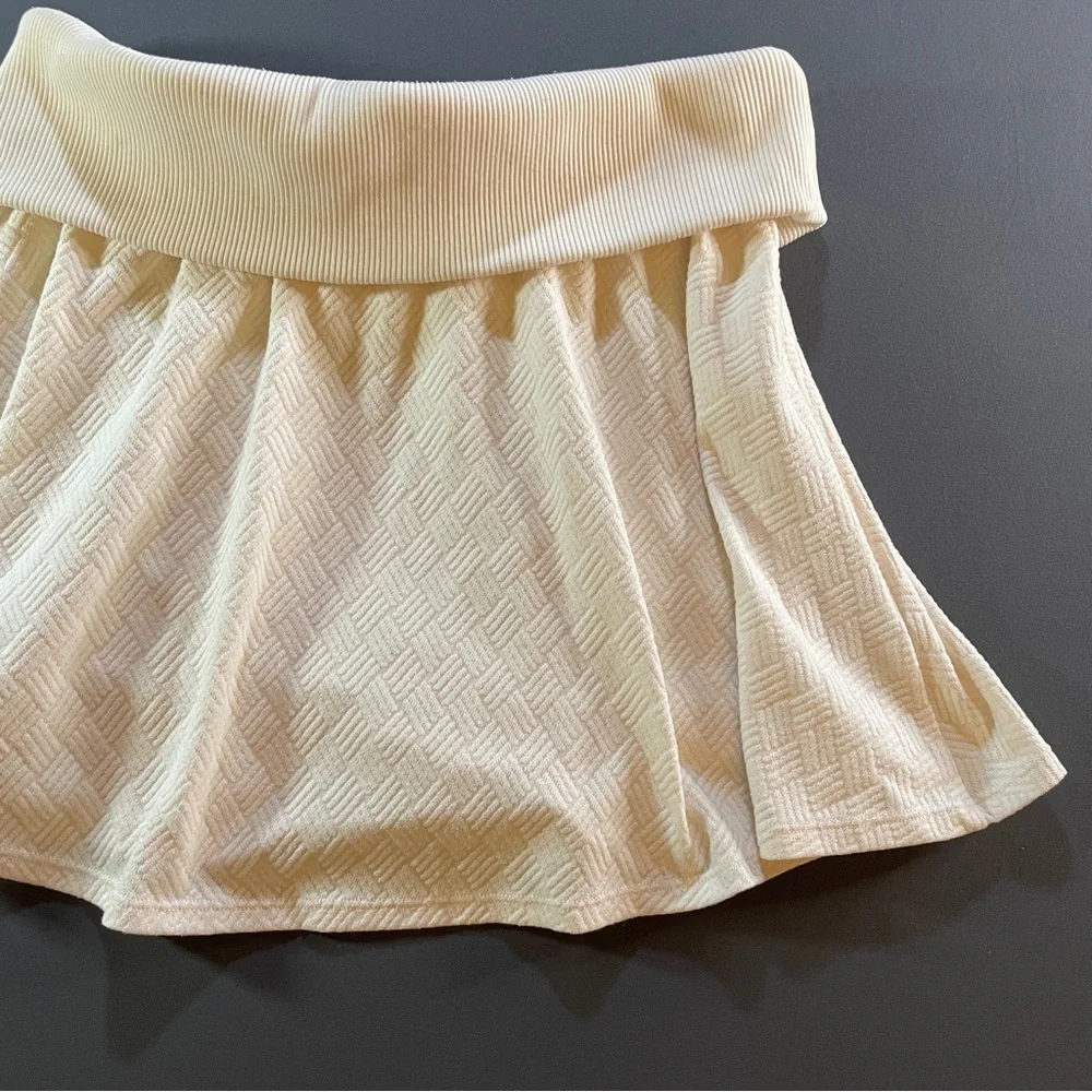ALO Yoga Cream Skirt - Picture 10 of 12